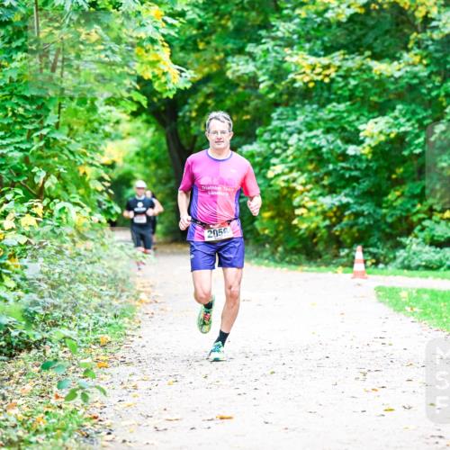 12.10.2025 - Bramfelder Halbmarathon 2025 Dr. Thomas Lammeyer http://msf.ph/oto/9353091 12.10.2025 10:45:52 Laufen 2056 meine-sportfotos.de