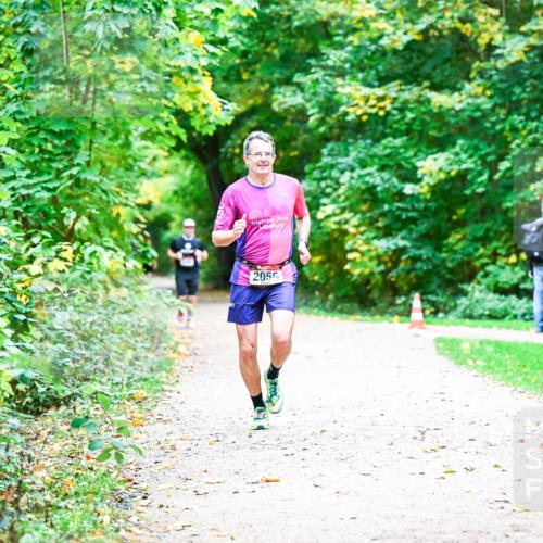 12.10.2025 - Bramfelder Halbmarathon 2025 Dr. Thomas Lammeyer http://msf.ph/oto/9353094 12.10.2025 10:45:52 Laufen 2056 meine-sportfotos.de