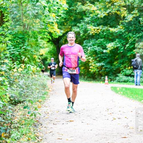 12.10.2025 - Bramfelder Halbmarathon 2025 Dr. Thomas Lammeyer http://msf.ph/oto/9353097 12.10.2025 10:45:53 Laufen 2056 meine-sportfotos.de
