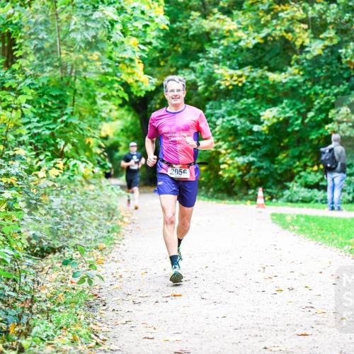 12.10.2025 - Bramfelder Halbmarathon 2025 Dr. Thomas Lammeyer http://msf.ph/oto/9353098 12.10.2025 10:45:53 Laufen 2056 meine-sportfotos.de