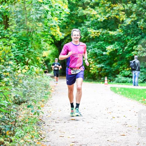 12.10.2025 - Bramfelder Halbmarathon 2025 Dr. Thomas Lammeyer http://msf.ph/oto/9353100 12.10.2025 10:45:53 Laufen 205 meine-sportfotos.de