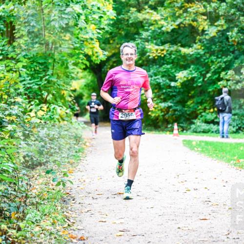 12.10.2025 - Bramfelder Halbmarathon 2025 Dr. Thomas Lammeyer http://msf.ph/oto/9353101 12.10.2025 10:45:53 Laufen 2056 meine-sportfotos.de