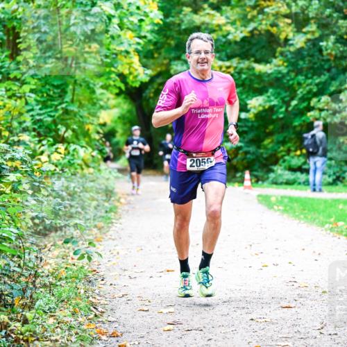 12.10.2025 - Bramfelder Halbmarathon 2025 Dr. Thomas Lammeyer http://msf.ph/oto/9353105 12.10.2025 10:45:54 Laufen 2056 meine-sportfotos.de