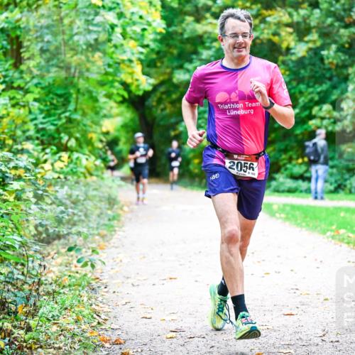 12.10.2025 - Bramfelder Halbmarathon 2025 Dr. Thomas Lammeyer http://msf.ph/oto/9353108 12.10.2025 10:45:54 Laufen 2056, 165 meine-sportfotos.de