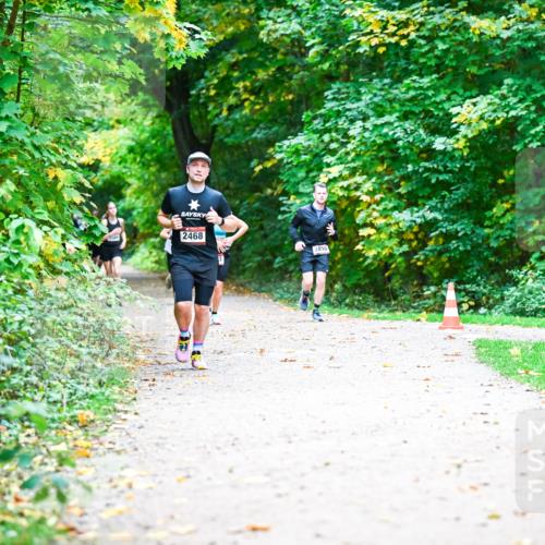 12.10.2025 - Bramfelder Halbmarathon 2025 Dr. Thomas Lammeyer http://msf.ph/oto/9353110 12.10.2025 10:45:56 Laufen 2468, 2850 meine-sportfotos.de