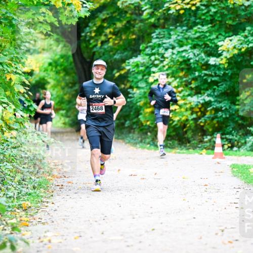 12.10.2025 - Bramfelder Halbmarathon 2025 Dr. Thomas Lammeyer http://msf.ph/oto/9353117 12.10.2025 10:45:57 Laufen 2468 meine-sportfotos.de