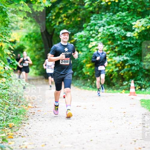 12.10.2025 - Bramfelder Halbmarathon 2025 Dr. Thomas Lammeyer http://msf.ph/oto/9353119 12.10.2025 10:45:57 Laufen 2468 meine-sportfotos.de