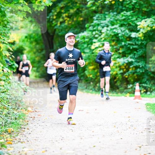 12.10.2025 - Bramfelder Halbmarathon 2025 Dr. Thomas Lammeyer http://msf.ph/oto/9353120 12.10.2025 10:45:57 Laufen 2468 meine-sportfotos.de