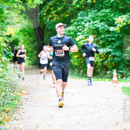 12.10.2025 - Bramfelder Halbmarathon 2025 Dr. Thomas Lammeyer http://msf.ph/oto/9353122 12.10.2025 10:45:57 Laufen 2468 meine-sportfotos.de