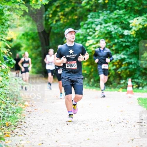12.10.2025 - Bramfelder Halbmarathon 2025 Dr. Thomas Lammeyer http://msf.ph/oto/9353123 12.10.2025 10:45:58 Laufen 2468 meine-sportfotos.de