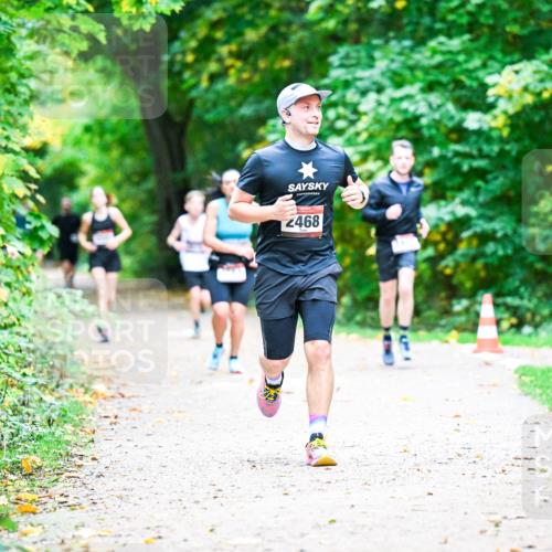 12.10.2025 - Bramfelder Halbmarathon 2025 Dr. Thomas Lammeyer http://msf.ph/oto/9353125 12.10.2025 10:45:58 Laufen 2468 meine-sportfotos.de