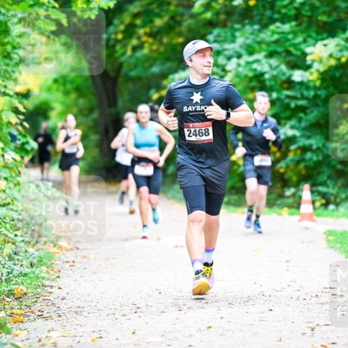 12.10.2025 - Bramfelder Halbmarathon 2025 Dr. Thomas Lammeyer http://msf.ph/oto/9353127 12.10.2025 10:45:58 Laufen 2468 meine-sportfotos.de