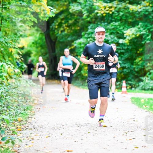 12.10.2025 - Bramfelder Halbmarathon 2025 Dr. Thomas Lammeyer http://msf.ph/oto/9353131 12.10.2025 10:45:59 Laufen 2468 meine-sportfotos.de