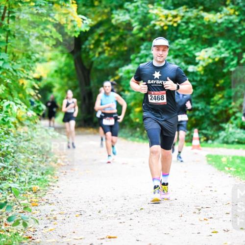 12.10.2025 - Bramfelder Halbmarathon 2025 Dr. Thomas Lammeyer http://msf.ph/oto/9353132 12.10.2025 10:45:59 Laufen 2468 meine-sportfotos.de