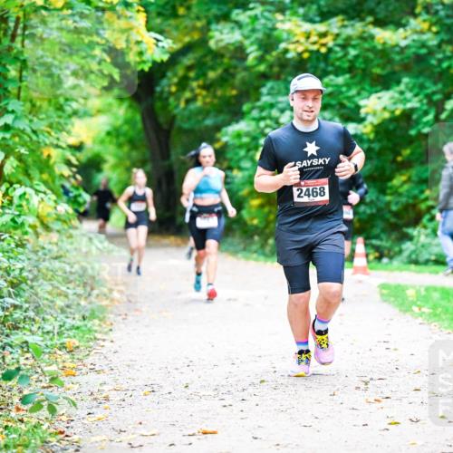 12.10.2025 - Bramfelder Halbmarathon 2025 Dr. Thomas Lammeyer http://msf.ph/oto/9353134 12.10.2025 10:45:59 Laufen 2468 meine-sportfotos.de