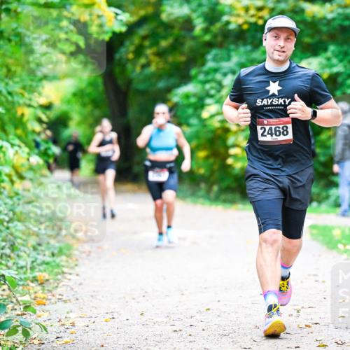 12.10.2025 - Bramfelder Halbmarathon 2025 Dr. Thomas Lammeyer http://msf.ph/oto/9353138 12.10.2025 10:46:00 Laufen 2468 meine-sportfotos.de