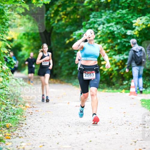 12.10.2025 - Bramfelder Halbmarathon 2025 Dr. Thomas Lammeyer http://msf.ph/oto/9353147 12.10.2025 10:46:01 Laufen 2850, 2563 meine-sportfotos.de