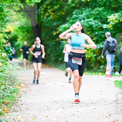 12.10.2025 - Bramfelder Halbmarathon 2025 Dr. Thomas Lammeyer http://msf.ph/oto/9353148 12.10.2025 10:46:01 Laufen 2850, 2563 meine-sportfotos.de