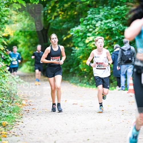 12.10.2025 - Bramfelder Halbmarathon 2025 Dr. Thomas Lammeyer http://msf.ph/oto/9353153 12.10.2025 10:46:03 Laufen 239, 201, 2563 meine-sportfotos.de