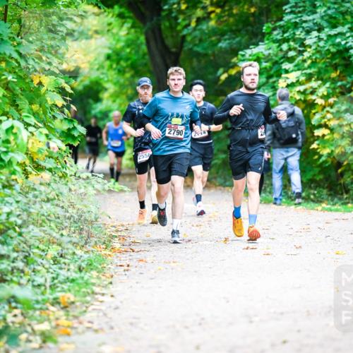 12.10.2025 - Bramfelder Halbmarathon 2025 Dr. Thomas Lammeyer http://msf.ph/oto/9353184 12.10.2025 10:46:09 Laufen 2556, 2790 meine-sportfotos.de