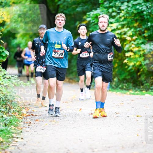 12.10.2025 - Bramfelder Halbmarathon 2025 Dr. Thomas Lammeyer http://msf.ph/oto/9353186 12.10.2025 10:46:10 Laufen 2556, 2025, 2790, 2714, 28 meine-sportfotos.de