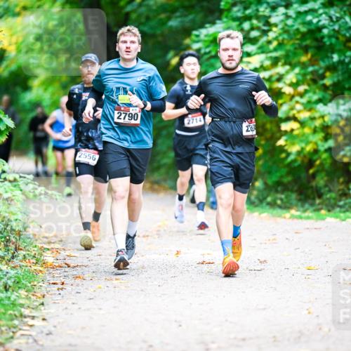 12.10.2025 - Bramfelder Halbmarathon 2025 Dr. Thomas Lammeyer http://msf.ph/oto/9353187 12.10.2025 10:46:10 Laufen 2556, 2025, 2790, 2714, 282 meine-sportfotos.de