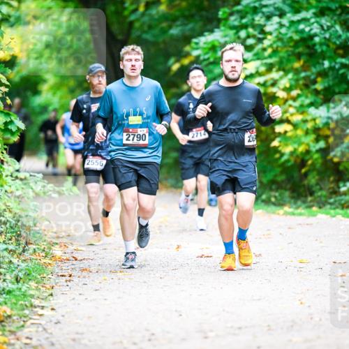 12.10.2025 - Bramfelder Halbmarathon 2025 Dr. Thomas Lammeyer http://msf.ph/oto/9353188 12.10.2025 10:46:10 Laufen 2556, 2025, 75, 2790, 2714 meine-sportfotos.de
