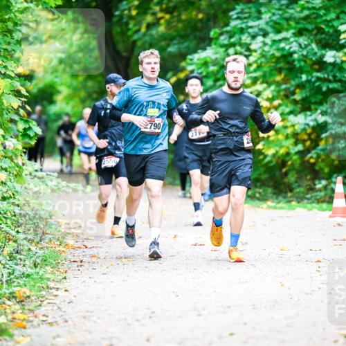 12.10.2025 - Bramfelder Halbmarathon 2025 Dr. Thomas Lammeyer http://msf.ph/oto/9353190 12.10.2025 10:46:10 Laufen 2556, 790, 271 meine-sportfotos.de