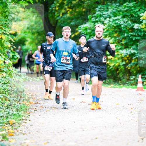 12.10.2025 - Bramfelder Halbmarathon 2025 Dr. Thomas Lammeyer http://msf.ph/oto/9353191 12.10.2025 10:46:10 Laufen 2556, 2790, 2714, 28 meine-sportfotos.de