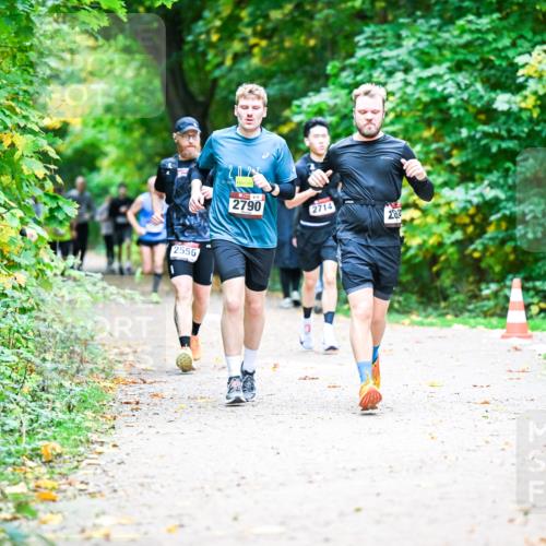 12.10.2025 - Bramfelder Halbmarathon 2025 Dr. Thomas Lammeyer http://msf.ph/oto/9353192 12.10.2025 10:46:10 Laufen 2556, 2790, 2714, 28 meine-sportfotos.de
