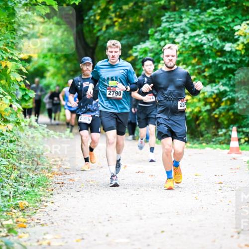 12.10.2025 - Bramfelder Halbmarathon 2025 Dr. Thomas Lammeyer http://msf.ph/oto/9353193 12.10.2025 10:46:10 Laufen 2556, 2025, 2790, 28 meine-sportfotos.de