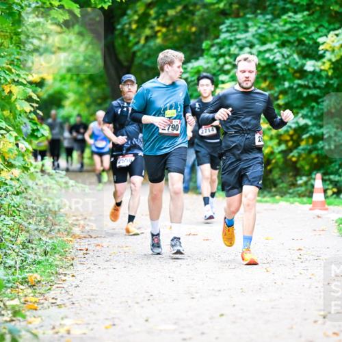 12.10.2025 - Bramfelder Halbmarathon 2025 Dr. Thomas Lammeyer http://msf.ph/oto/9353195 12.10.2025 10:46:11 Laufen 2556, 225, 790, 2714 meine-sportfotos.de