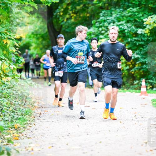 12.10.2025 - Bramfelder Halbmarathon 2025 Dr. Thomas Lammeyer http://msf.ph/oto/9353196 12.10.2025 10:46:11 Laufen 2556, 2790, 2714, 20 meine-sportfotos.de