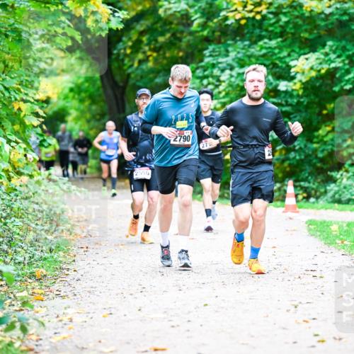 12.10.2025 - Bramfelder Halbmarathon 2025 Dr. Thomas Lammeyer http://msf.ph/oto/9353199 12.10.2025 10:46:12 Laufen 2556, 25, 2790 meine-sportfotos.de