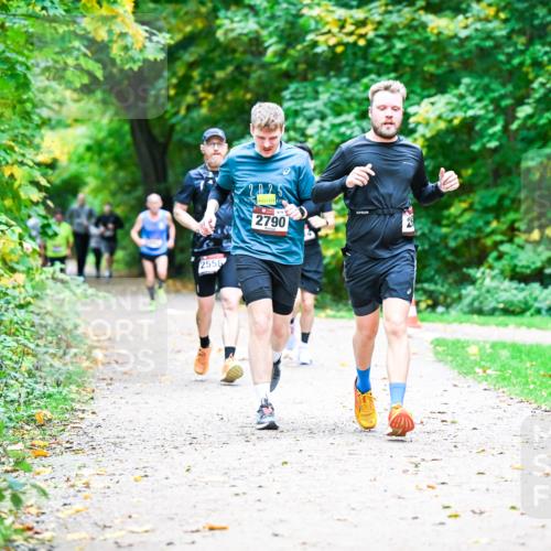 12.10.2025 - Bramfelder Halbmarathon 2025 Dr. Thomas Lammeyer http://msf.ph/oto/9353203 12.10.2025 10:46:12 Laufen 2556, 2025, 2790 meine-sportfotos.de