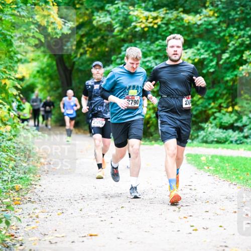 12.10.2025 - Bramfelder Halbmarathon 2025 Dr. Thomas Lammeyer http://msf.ph/oto/9353206 12.10.2025 10:46:12 Laufen 2556, 2790, 28 meine-sportfotos.de