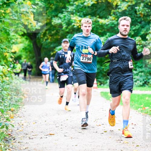 12.10.2025 - Bramfelder Halbmarathon 2025 Dr. Thomas Lammeyer http://msf.ph/oto/9353214 12.10.2025 10:46:14 Laufen 2556, 2790 meine-sportfotos.de