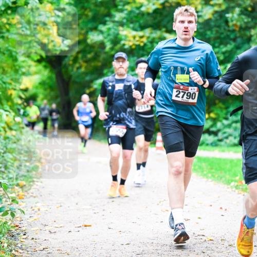 12.10.2025 - Bramfelder Halbmarathon 2025 Dr. Thomas Lammeyer http://msf.ph/oto/9353220 12.10.2025 10:46:14 Laufen 2556, 202, 75, 2790, 132 meine-sportfotos.de