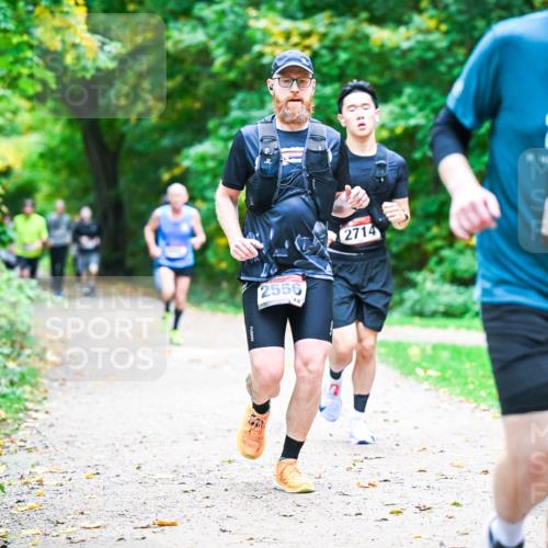 12.10.2025 - Bramfelder Halbmarathon 2025 Dr. Thomas Lammeyer http://msf.ph/oto/9353222 12.10.2025 10:46:15 Laufen 2556, 35, 2714, 2025, 2790 meine-sportfotos.de