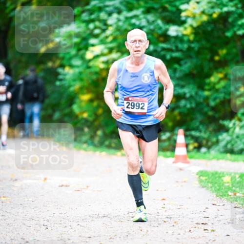 12.10.2025 - Bramfelder Halbmarathon 2025 Dr. Thomas Lammeyer http://msf.ph/oto/9353235 12.10.2025 10:46:18 Laufen 2992 meine-sportfotos.de