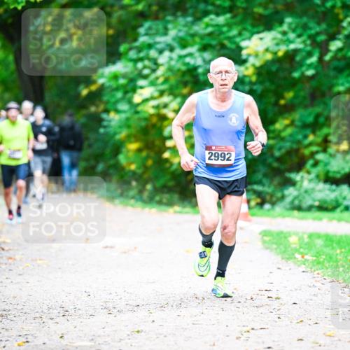 12.10.2025 - Bramfelder Halbmarathon 2025 Dr. Thomas Lammeyer http://msf.ph/oto/9353238 12.10.2025 10:46:18 Laufen 2992 meine-sportfotos.de