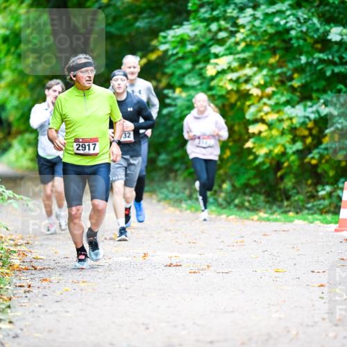 12.10.2025 - Bramfelder Halbmarathon 2025 Dr. Thomas Lammeyer http://msf.ph/oto/9353247 12.10.2025 10:46:21 Laufen 2917, 32, 2143 meine-sportfotos.de