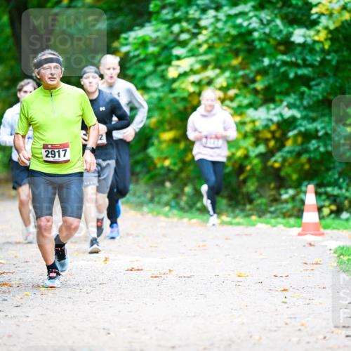 12.10.2025 - Bramfelder Halbmarathon 2025 Dr. Thomas Lammeyer http://msf.ph/oto/9353252 12.10.2025 10:46:22 Laufen 2917 meine-sportfotos.de