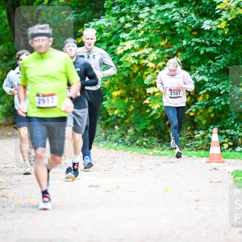 12.10.2025 - Bramfelder Halbmarathon 2025 Dr. Thomas Lammeyer http://msf.ph/oto/9353256 12.10.2025 10:46:22 Laufen 2917, 180, 2107 meine-sportfotos.de
