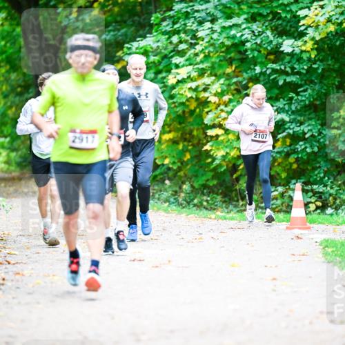 12.10.2025 - Bramfelder Halbmarathon 2025 Dr. Thomas Lammeyer http://msf.ph/oto/9353258 12.10.2025 10:46:22 Laufen 2917 meine-sportfotos.de