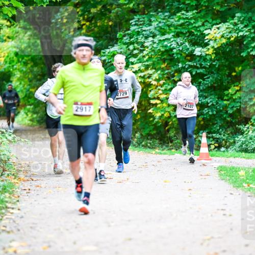 12.10.2025 - Bramfelder Halbmarathon 2025 Dr. Thomas Lammeyer http://msf.ph/oto/9353262 12.10.2025 10:46:23 Laufen 2917, 2729, 2107 meine-sportfotos.de