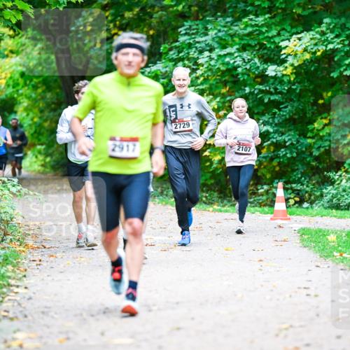 12.10.2025 - Bramfelder Halbmarathon 2025 Dr. Thomas Lammeyer http://msf.ph/oto/9353266 12.10.2025 10:46:24 Laufen 2917, 2729, 2107 meine-sportfotos.de