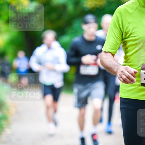 12.10.2025 - Bramfelder Halbmarathon 2025 Dr. Thomas Lammeyer http://msf.ph/oto/9353280 12.10.2025 10:46:27 Laufen 34, 2917 meine-sportfotos.de
