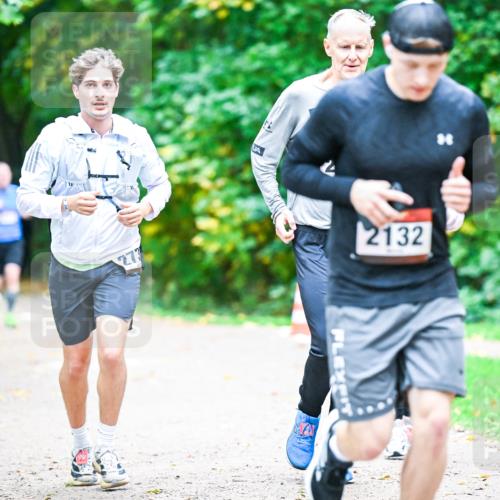 12.10.2025 - Bramfelder Halbmarathon 2025 Dr. Thomas Lammeyer http://msf.ph/oto/9353285 12.10.2025 10:46:27 Laufen 2132 meine-sportfotos.de