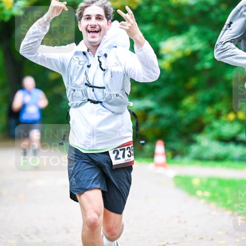 12.10.2025 - Bramfelder Halbmarathon 2025 Dr. Thomas Lammeyer http://msf.ph/oto/9353288 12.10.2025 10:46:29 Laufen 273, 51, 2729 meine-sportfotos.de
